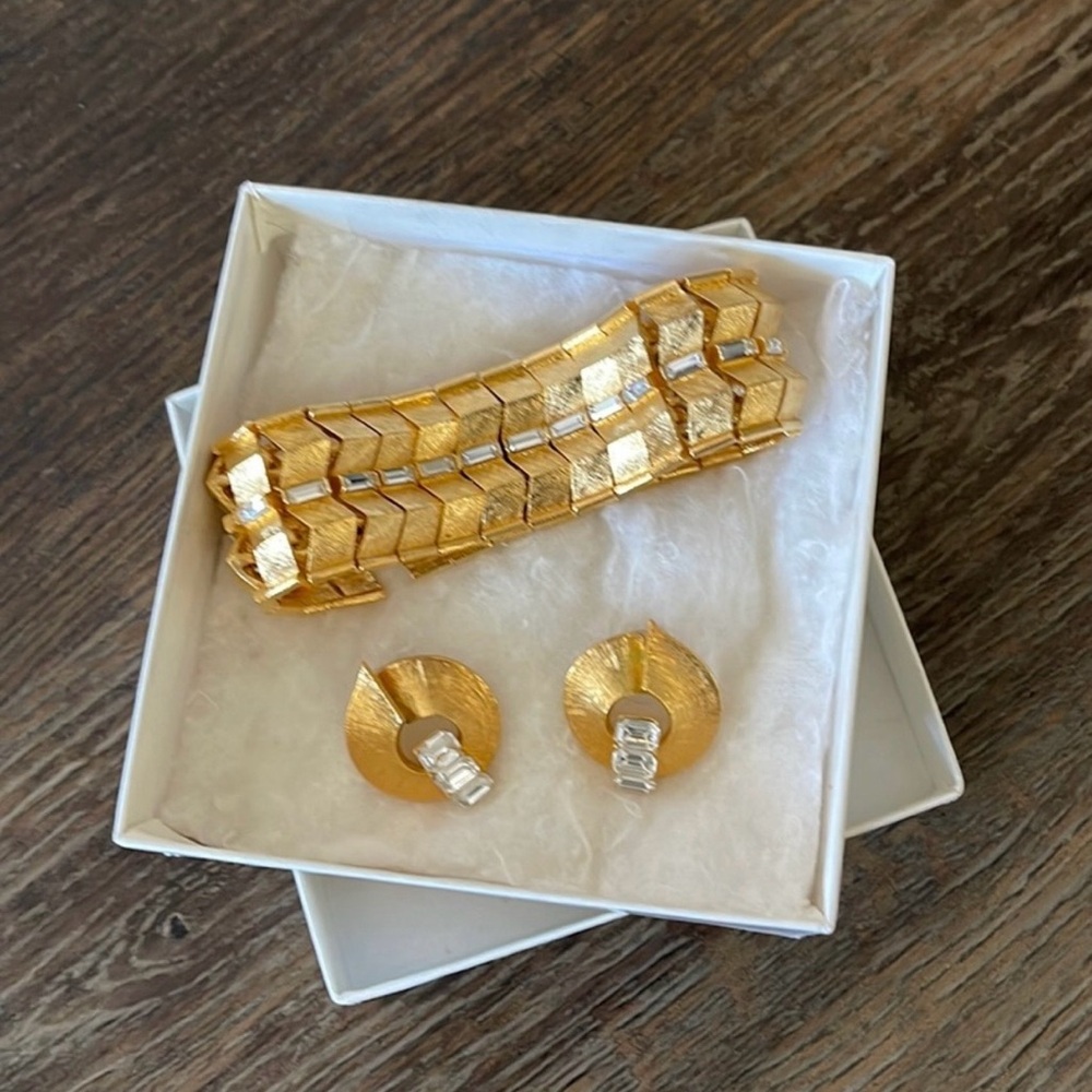 Jewelry Set - Picture 2 of 10